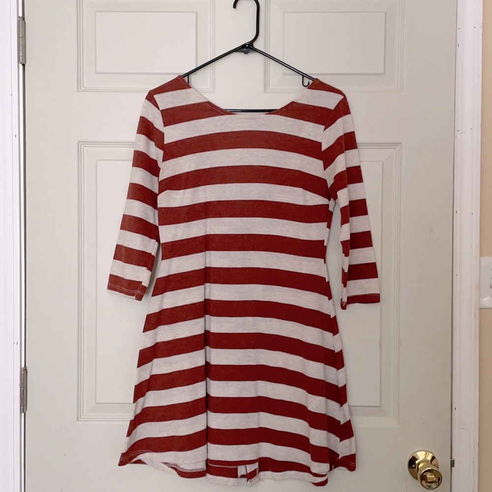 3/$10 Striped open back summer mini dress